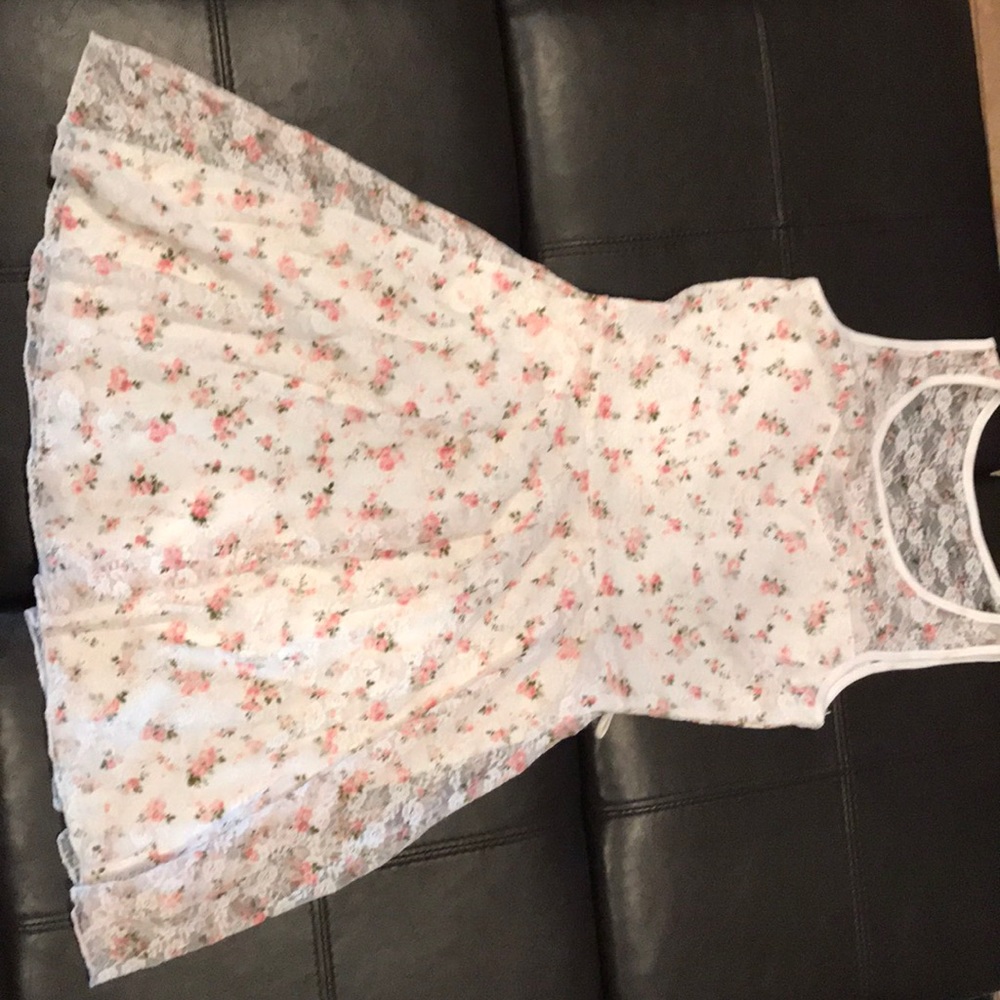 Lace Dress - Picture 4 of 4